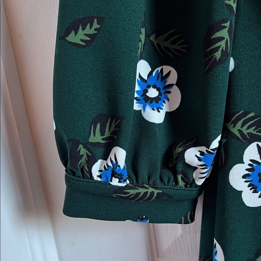 Women's Dark Green V-Neck Floral Dress - Picture 5 of 5